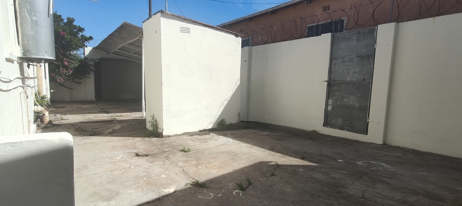 6 Bedroom Property for Sale in Sydenham Eastern Cape